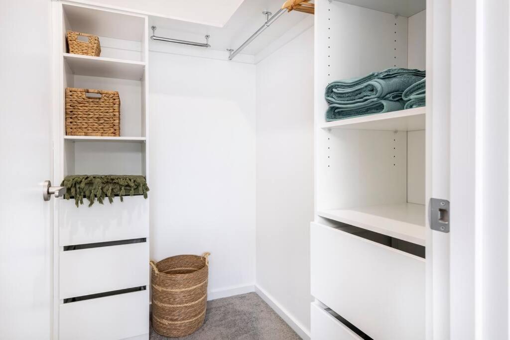3 Bedroomtownhouse-free Parking *