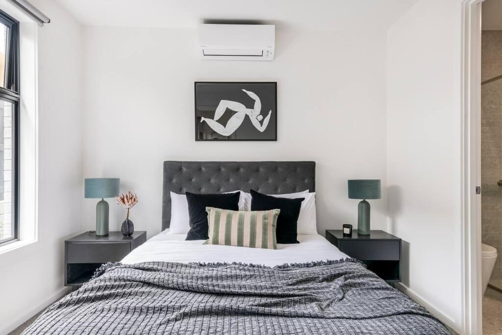 3 Bedroomtownhouse-free Parking * Melbourne