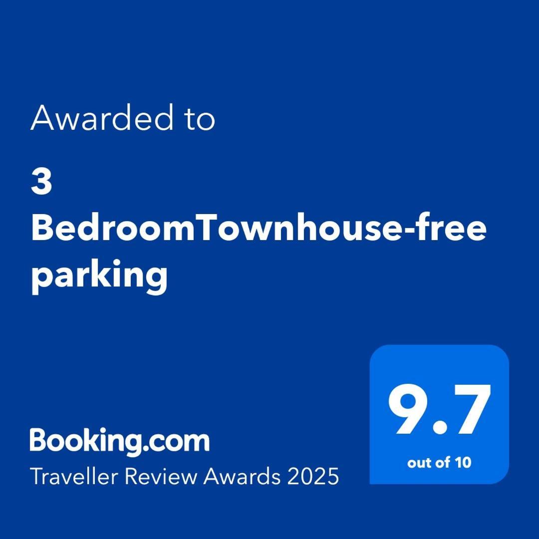 3 Bedroomtownhouse-free Parking Holiday home *